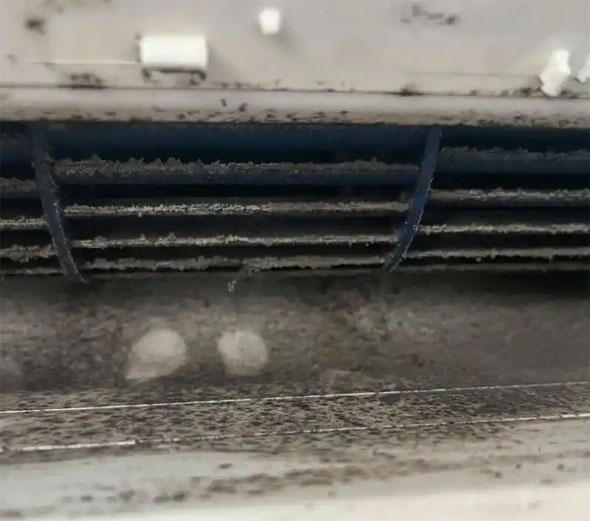 沐川空调吹的风有股烧焦味是怎么回事